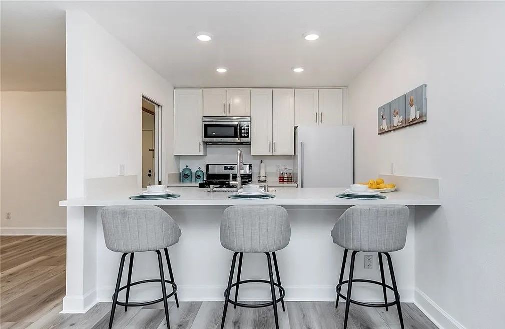 225 N Rose St #212 - Photo 3 of 15