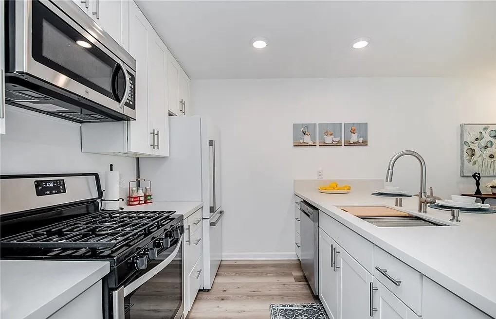 225 N Rose St #212 - Photo 4 of 15