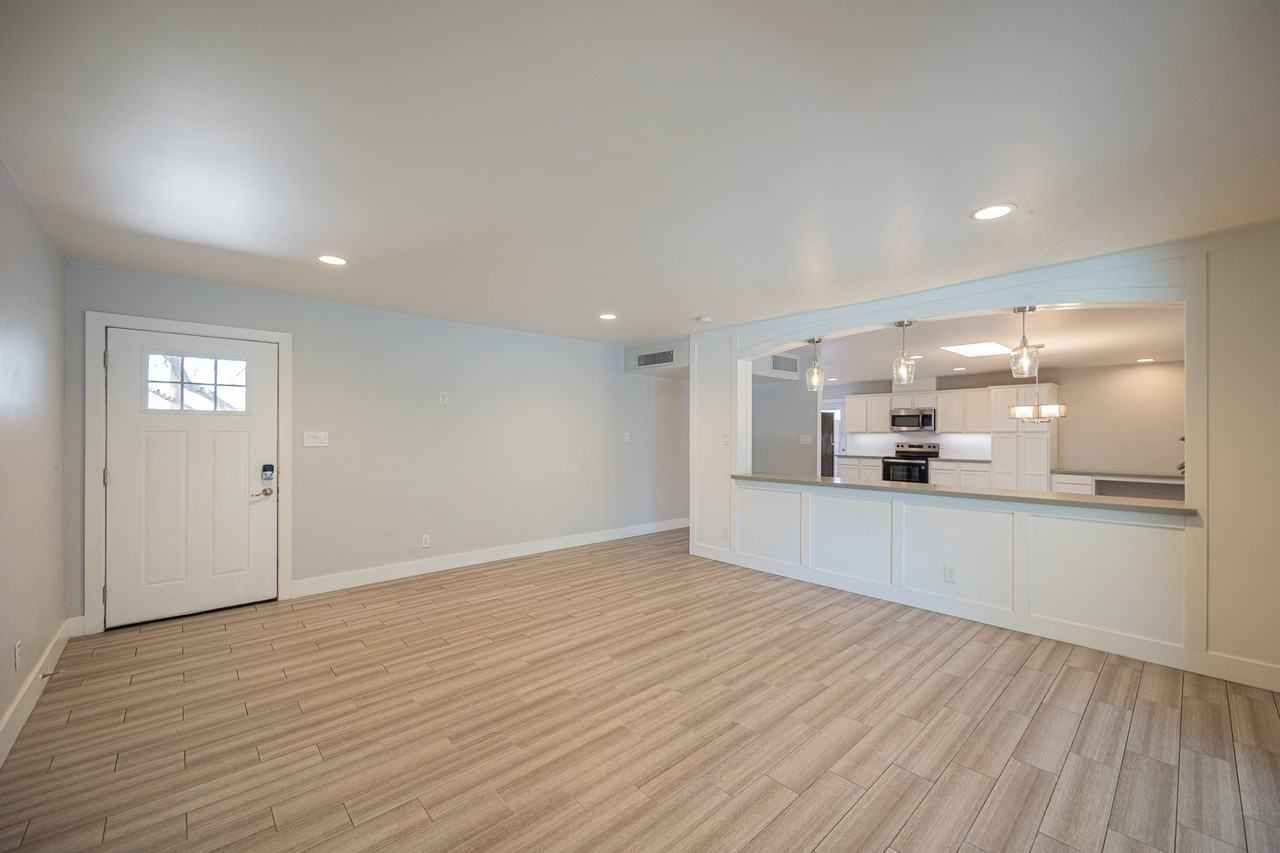8447 E Lewis Ave - Photo 5 of 34