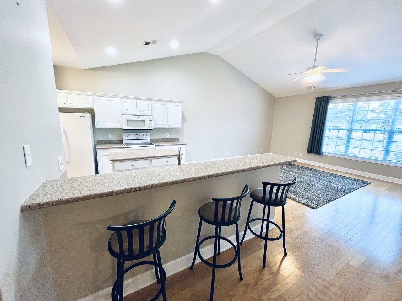 284 Viareggio Rd - Photo 5 of 37