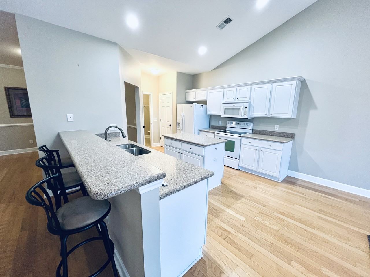 284 Viareggio Rd - Photo 6 of 37