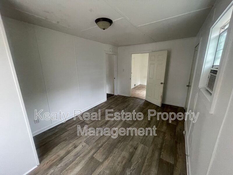 111 Dora St - Photo 3 of 21