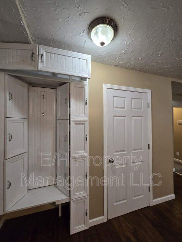635 N Andover Rd - Photo 5 of 32