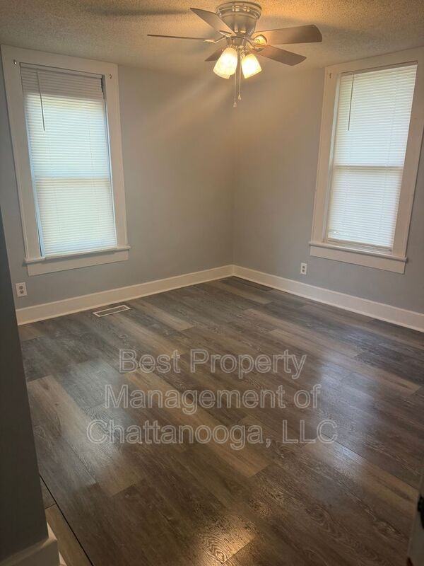 4802 Oakland Ave - Photo 3 of 7