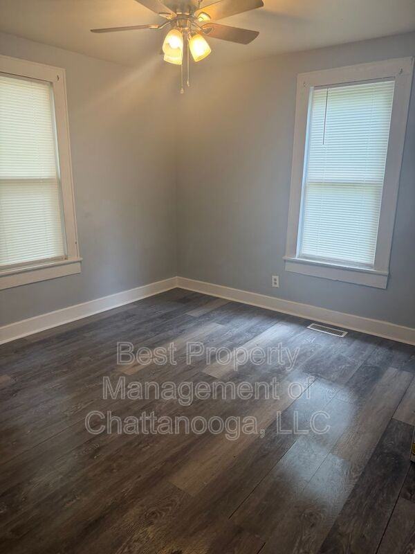 4802 Oakland Ave - Photo 5 of 7