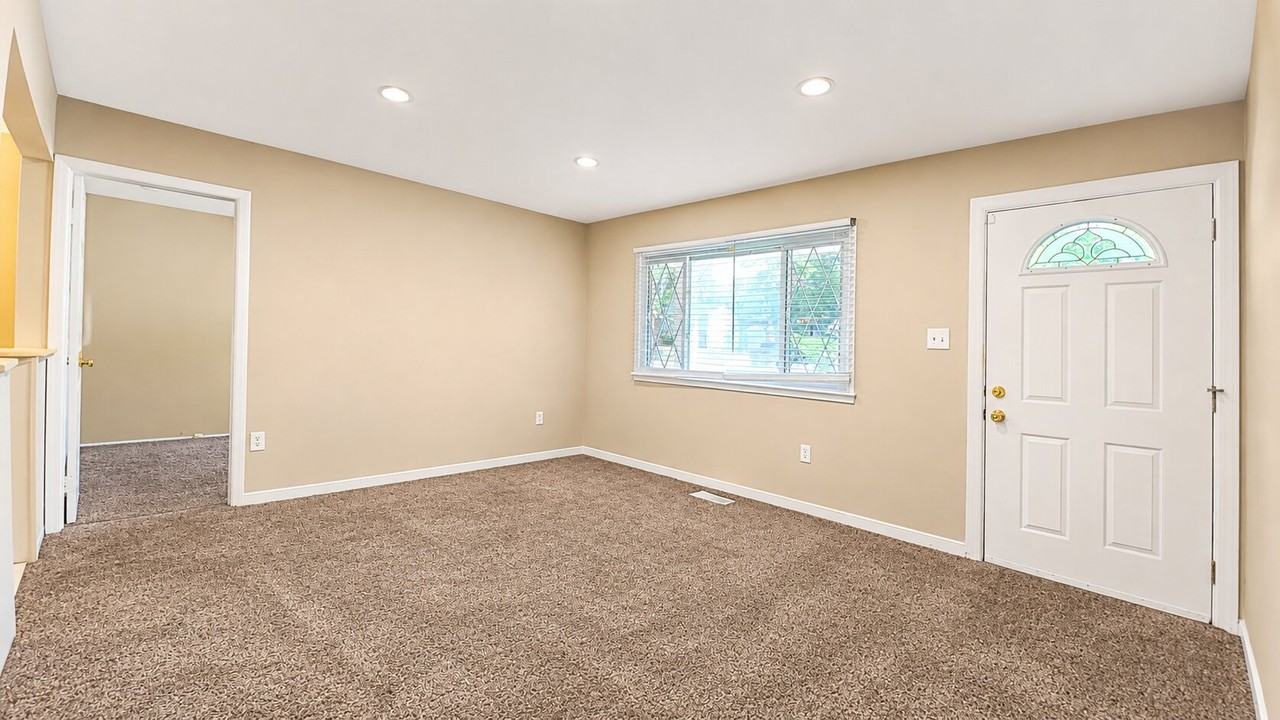 4409 Bishopmill Dr - Photo 3 of 20