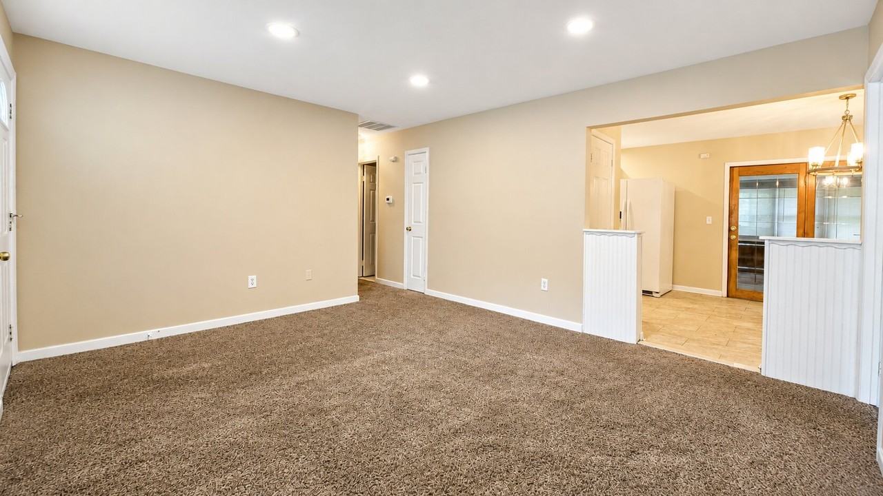 4409 Bishopmill Dr - Photo 4 of 20