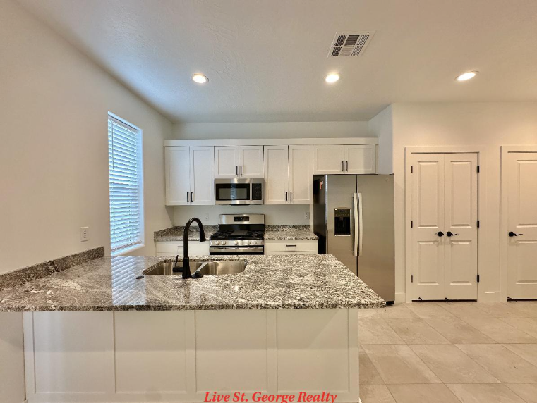 258 Nw - Photo 3 of 13