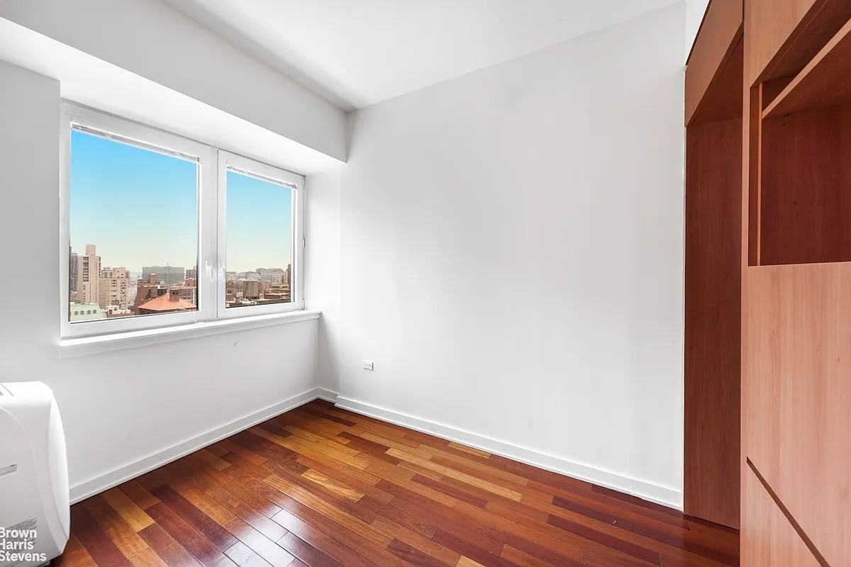 425 5th Ave - Photo 3 of 17