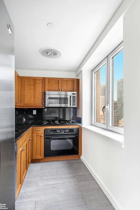 425 5th Ave - Photo 7 of 17