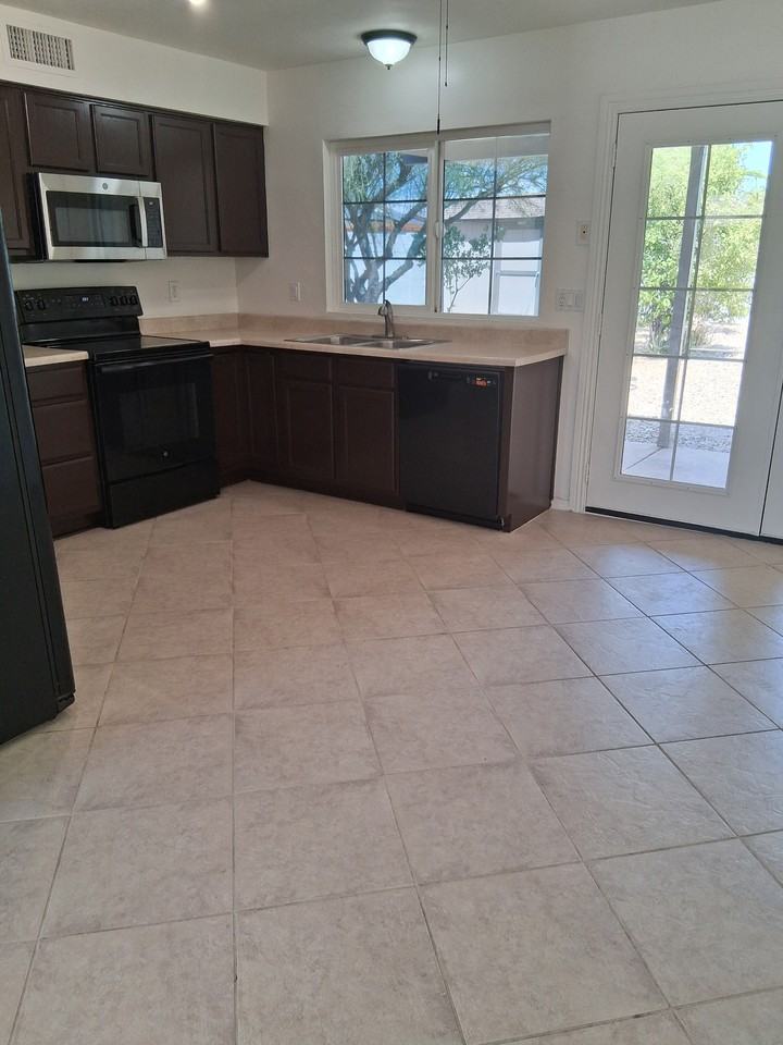 17833 N 26th St - Photo 3 of 17