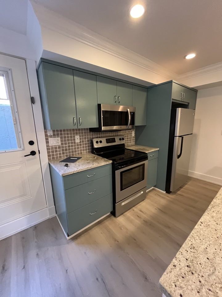 7303 198a St - Photo 3 of 14