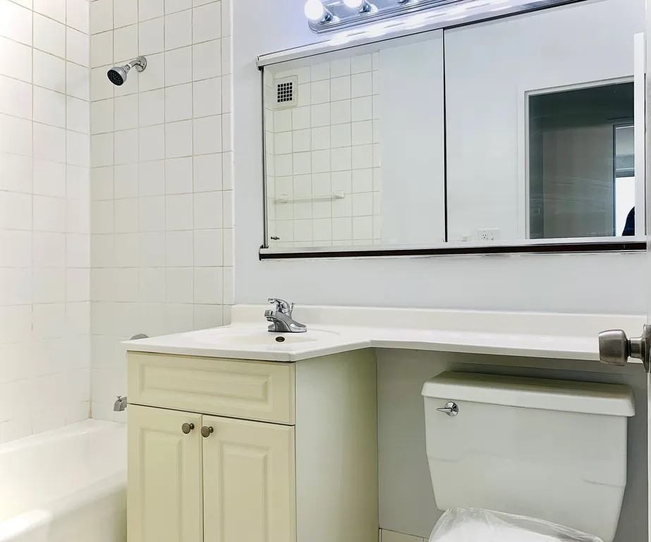 3333 Henry Hudson Pkwy #16V - Photo 3 of 3