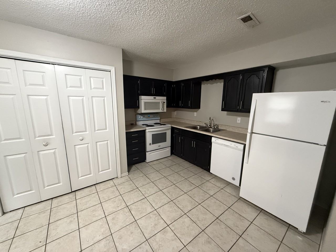 705 Cedar Dr #D - Photo 4 of 8