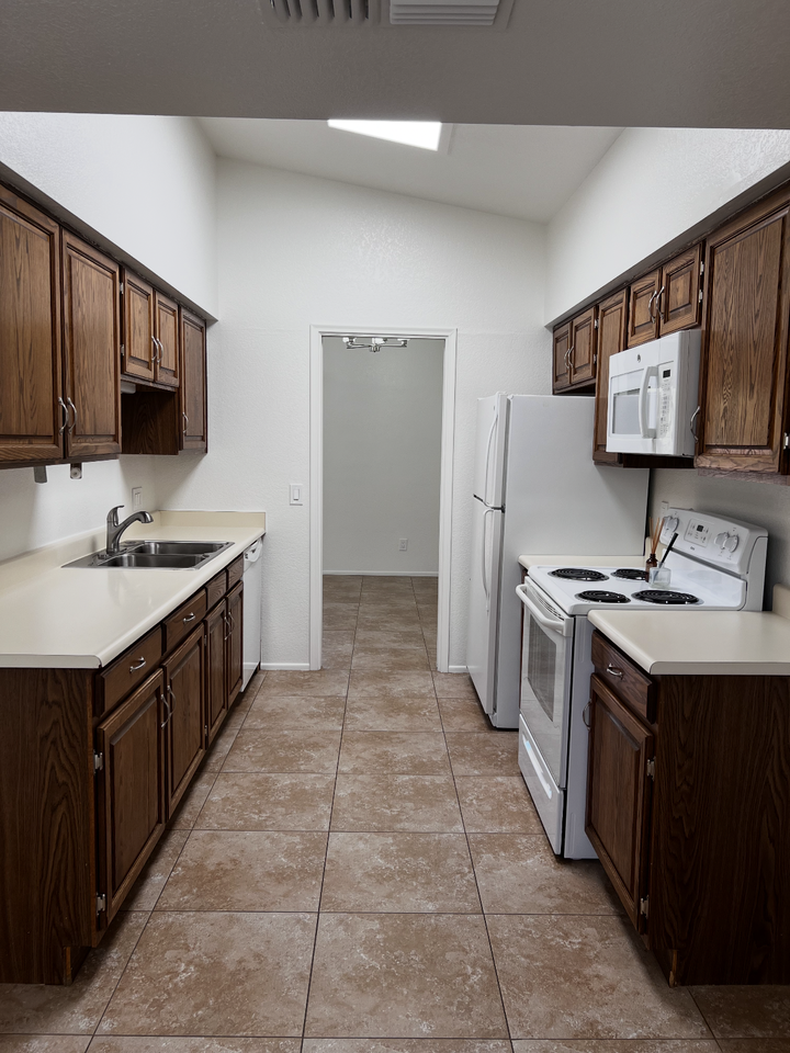 4649 N Mountain Quail Rd - Photo 5 of 24