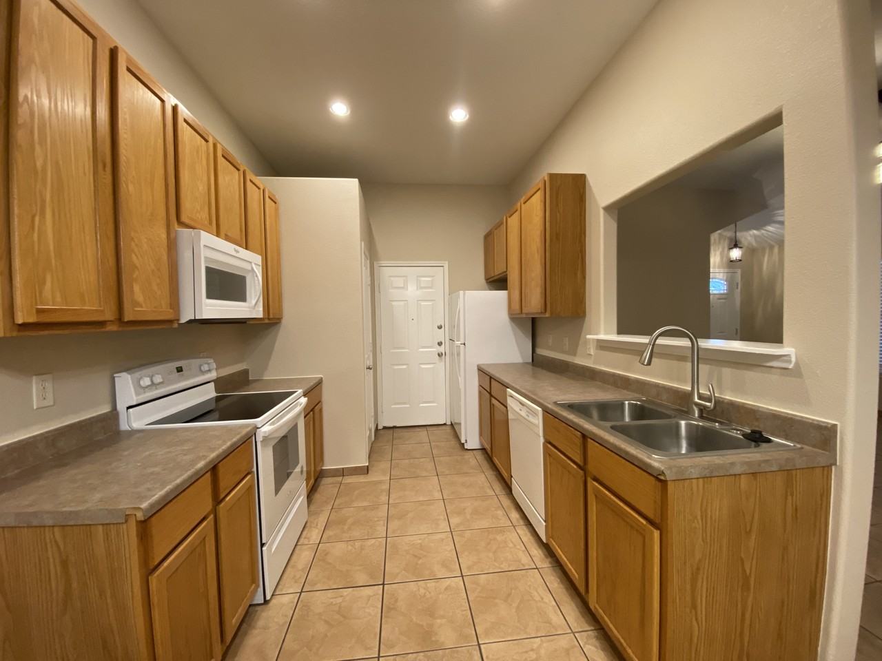 723B Dallas St - Photo 4 of 9