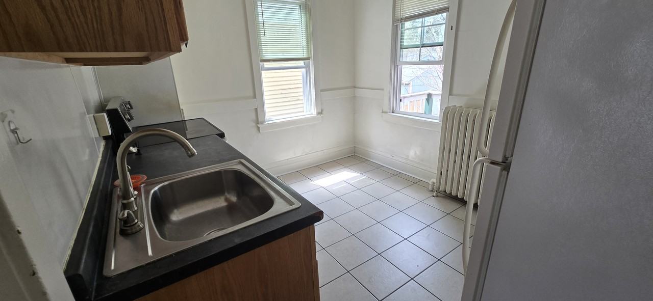 923 E 5th St - Photo 2 of 13