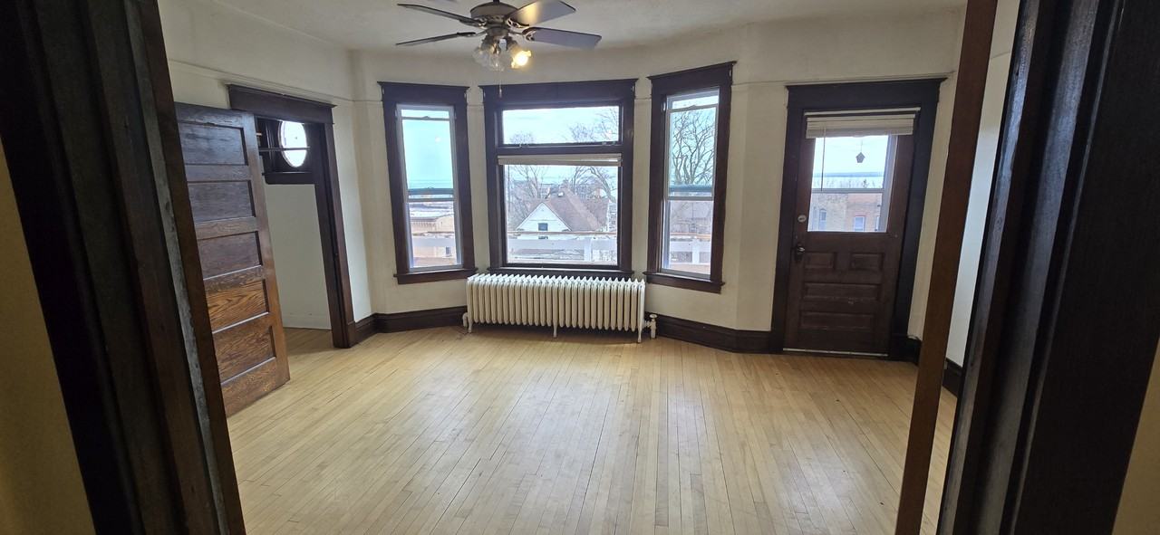 923 E 5th St - Photo 6 of 13