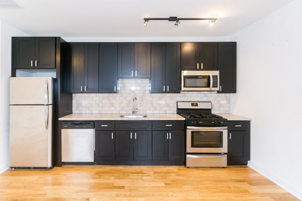 2203 W Eastwood Ave #3NW - Photo 3 of 15