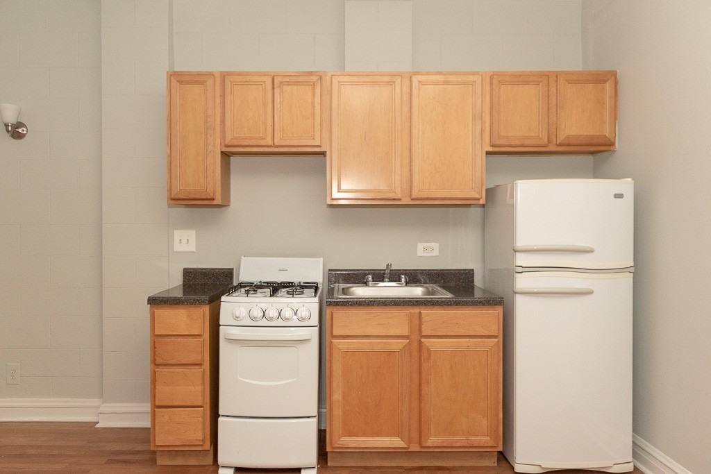 4641 N Paulina St #103 - Photo 2 of 16