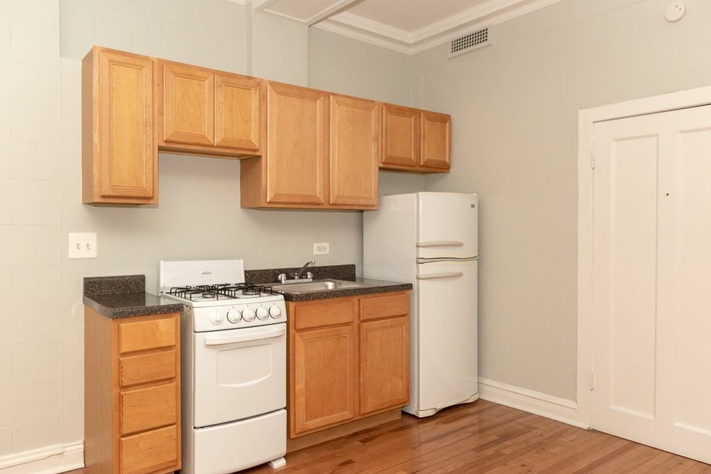 4641 N Paulina St #103 - Photo 3 of 16