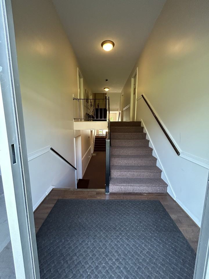 105 N. Edgewood Apt 6 - Photo 3 of 14
