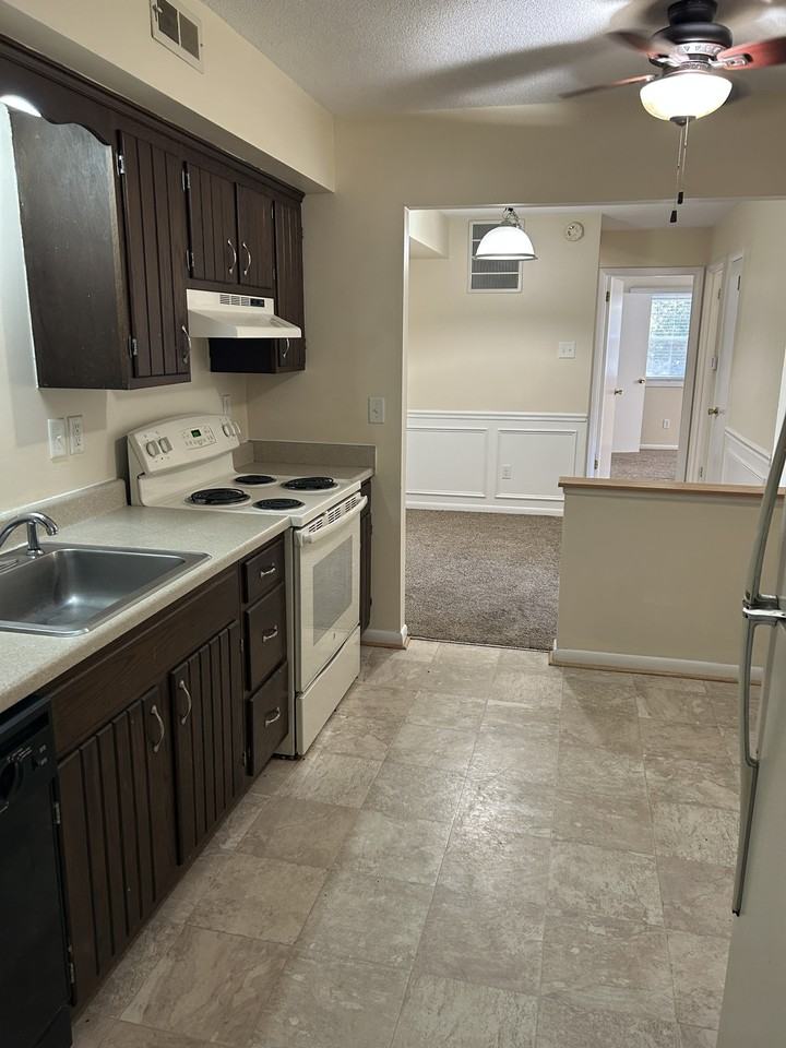 105 N. Edgewood Apt 6 - Photo 5 of 14