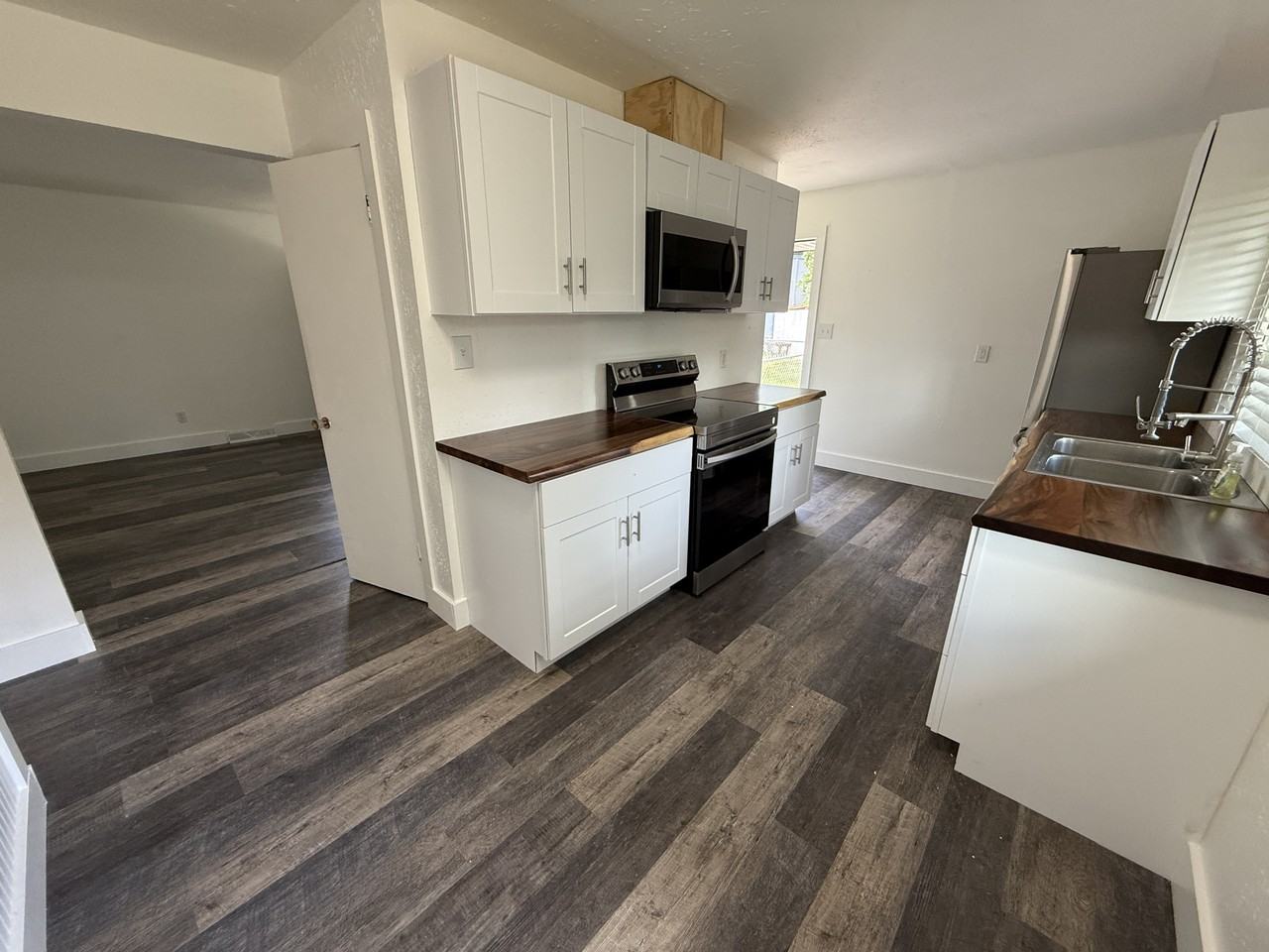 4716 Diana Drive - Photo 2 of 24