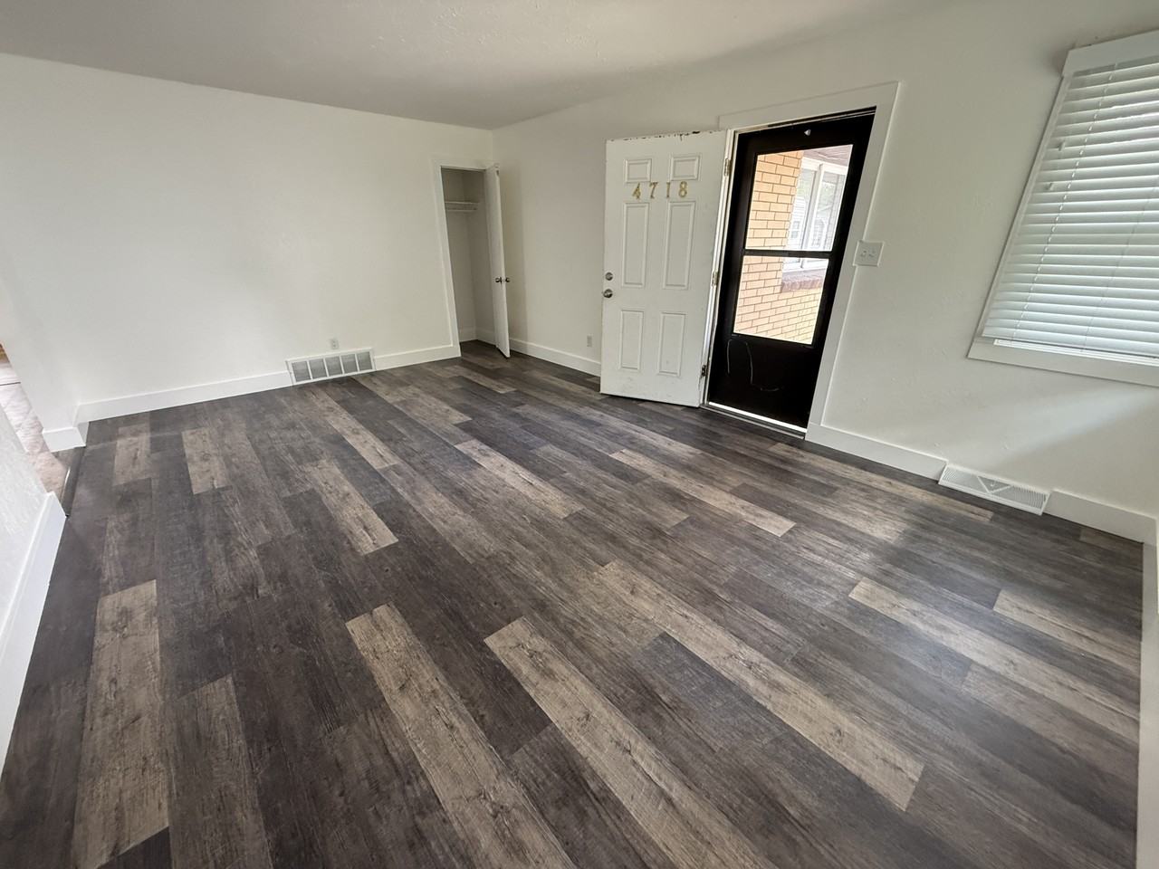 4716 Diana Drive - Photo 5 of 24