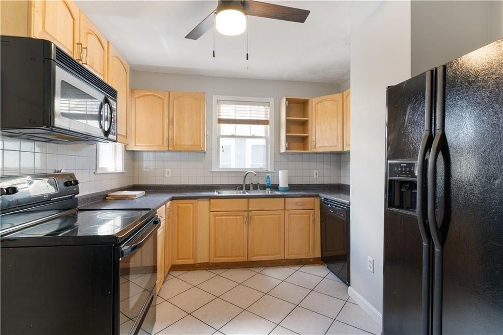 157 Irving Ave - Photo 3 of 29