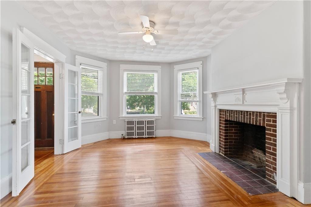 153 Irving Ave - Photo 4 of 21