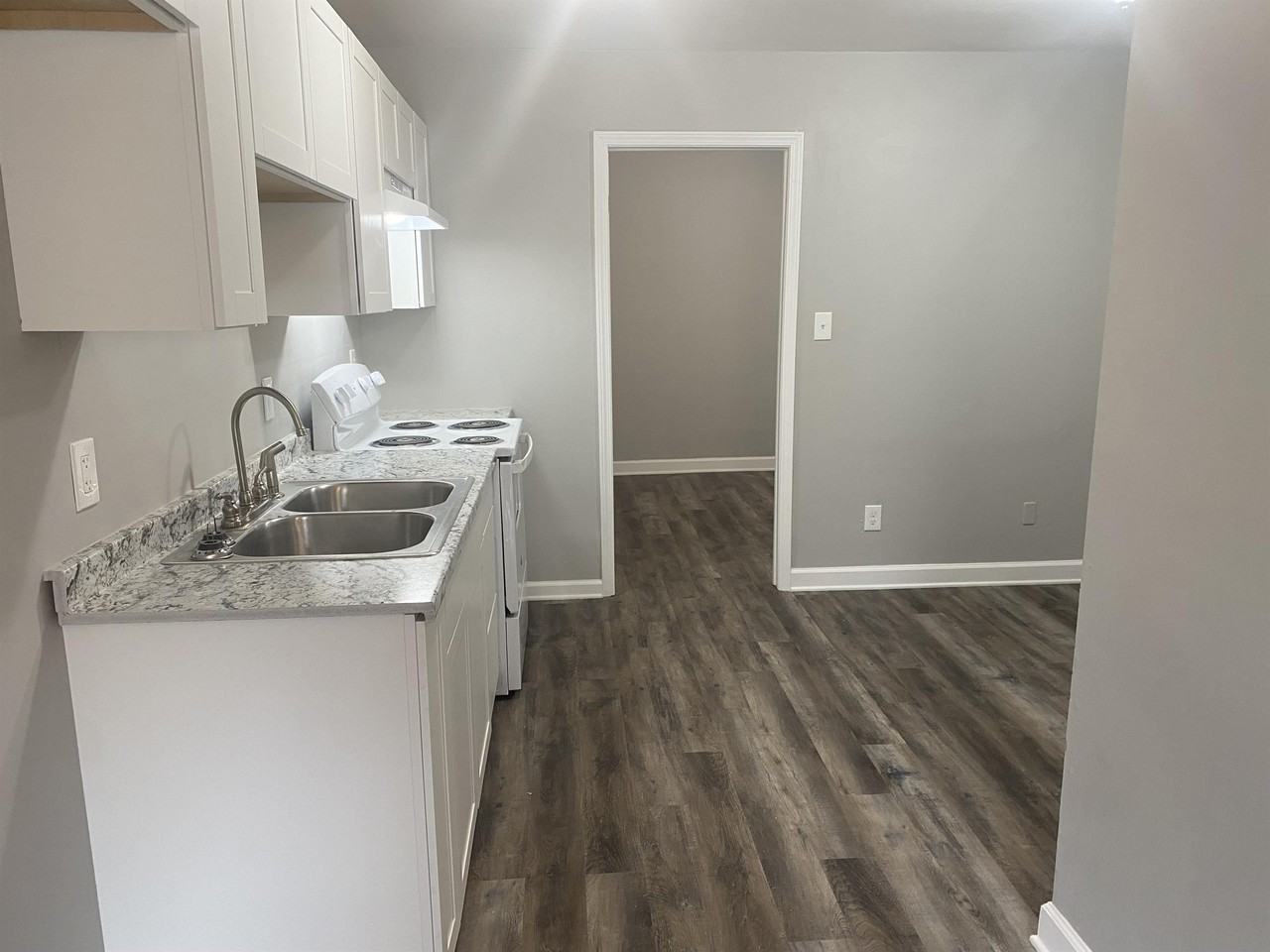 1009 Ingram Street - Photo 4 of 10