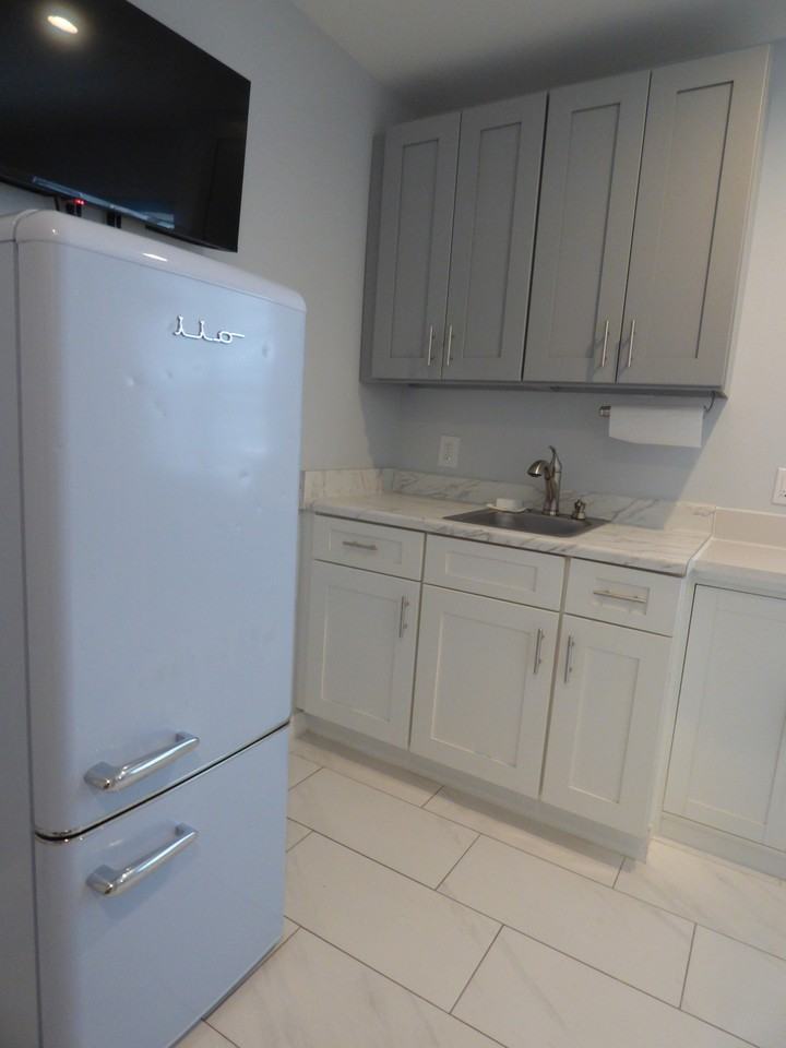 601 Southwest Haas Avenue #E - Photo 3 of 6