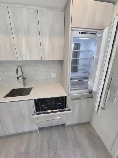 3262 Vanness Ave - Photo 3 of 15