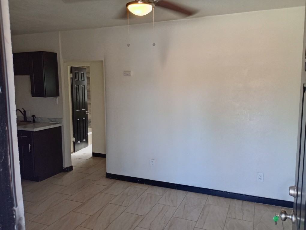 301 N Sunshine Blvd #08 - Photo 3 of 9