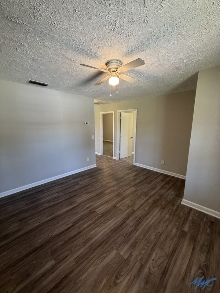 360 Creekwood Ct #B - Photo 3 of 20