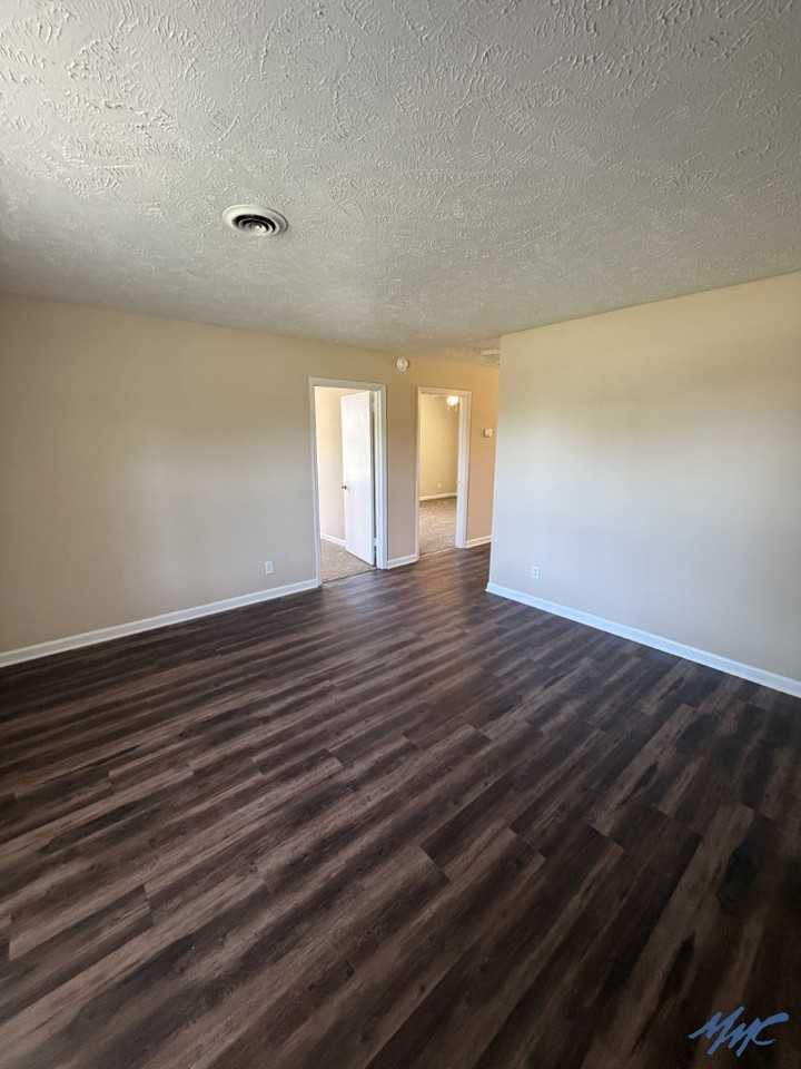 345 Creekwood Ct #B - Photo 3 of 16