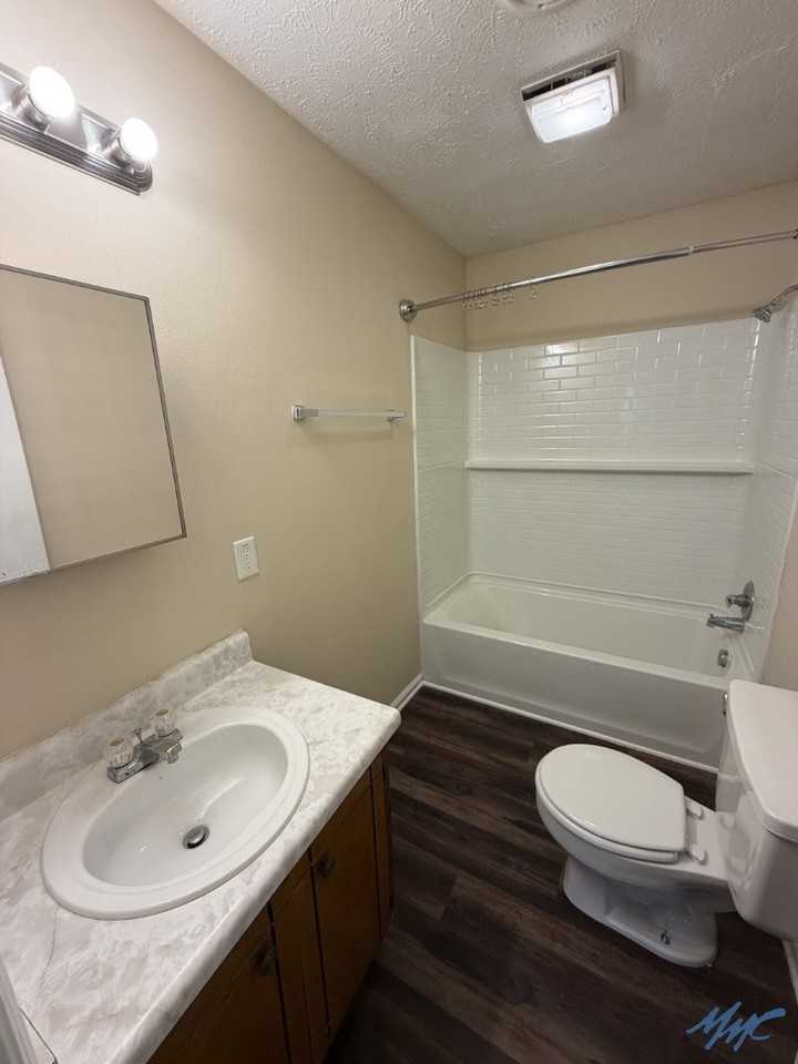 345 Creekwood Ct #B - Photo 5 of 16