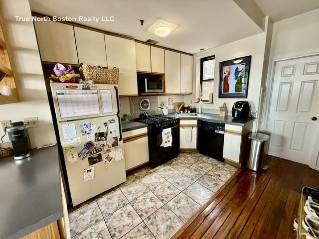 492 Commercial St #4 - Photo 6 of 17