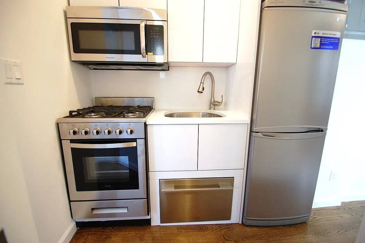 250 Broome St #1A - Photo 3 of 4