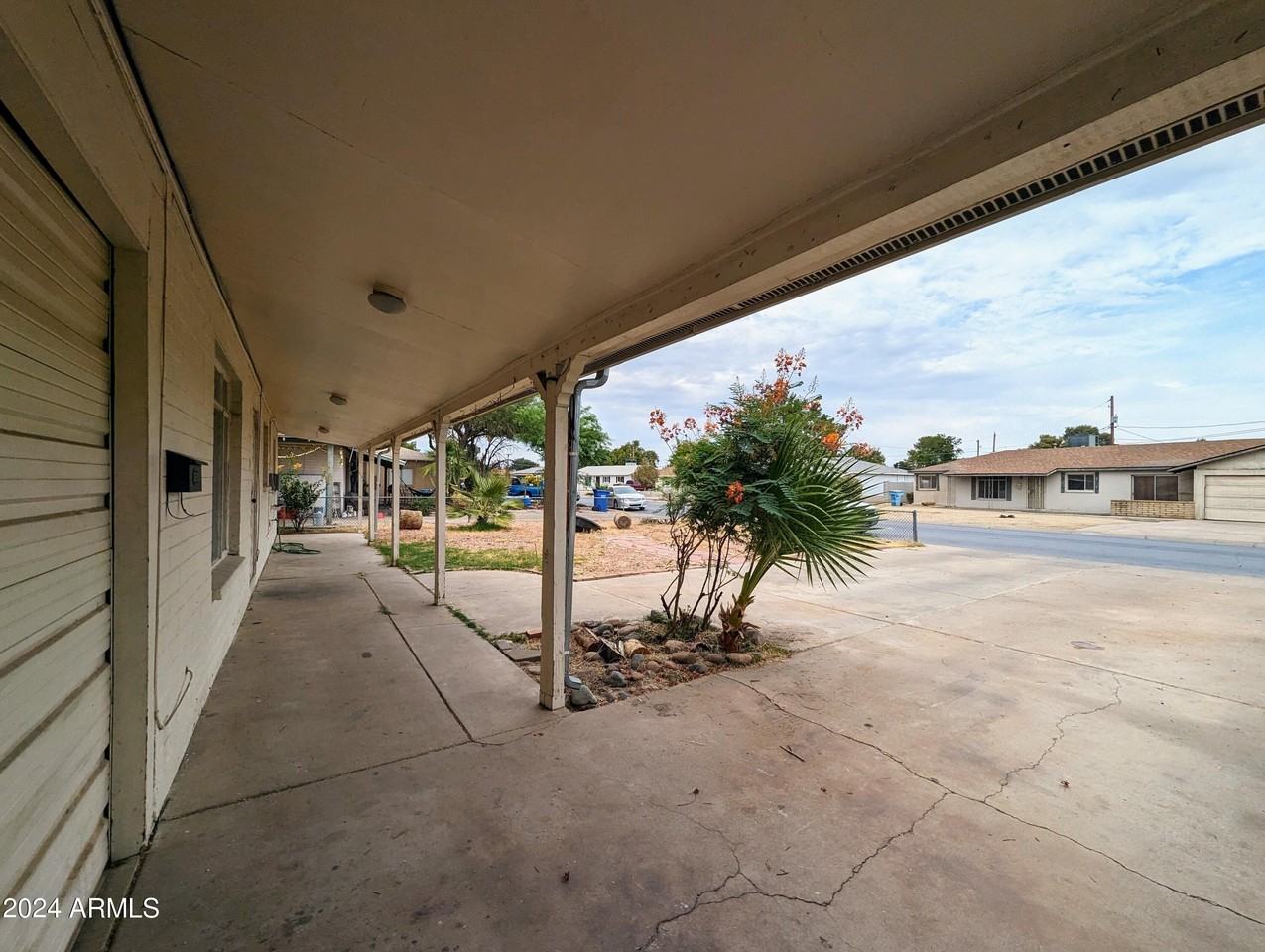 6036 N 31st Dr - Photo 5 of 50