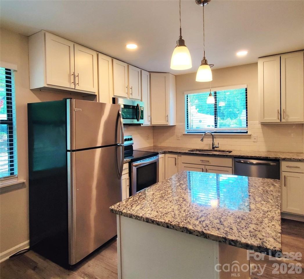 5101 Glenview Ct - Photo 3 of 18