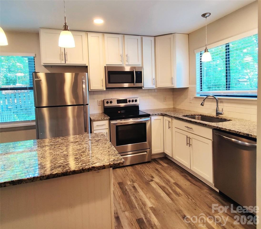 5101 Glenview Ct - Photo 4 of 18