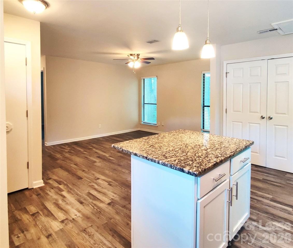 5101 Glenview Ct - Photo 5 of 18