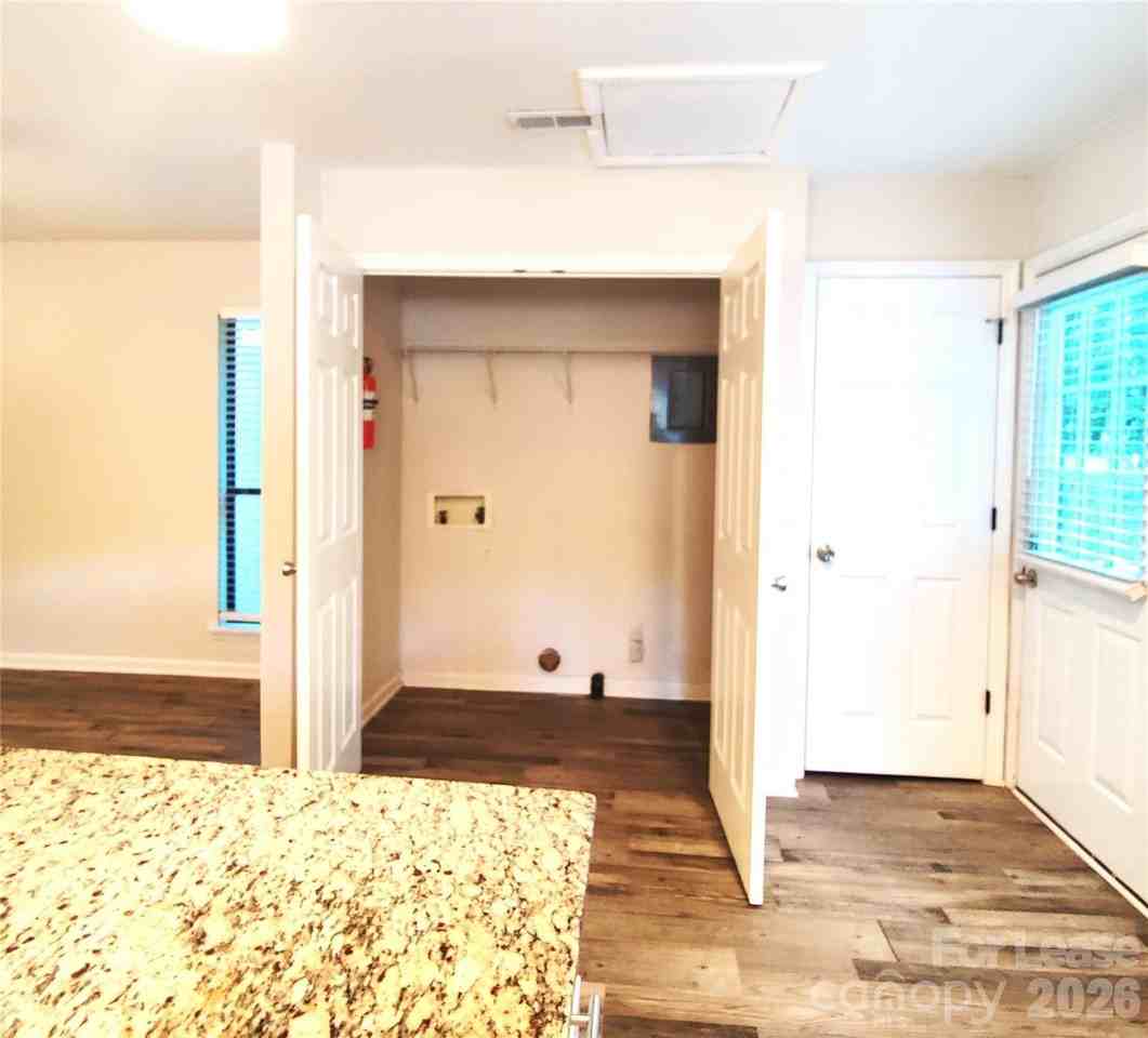 5101 Glenview Ct - Photo 6 of 18