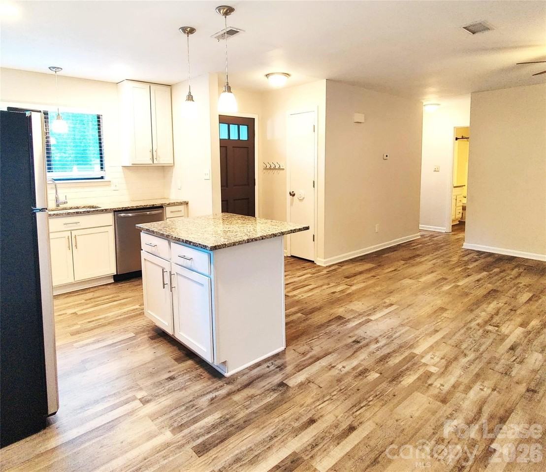 5101 Glenview Ct - Photo 7 of 18