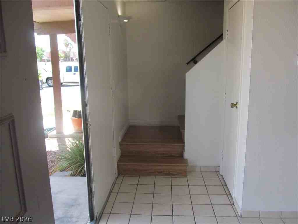 3518 Villa Knolls N Drive - Photo 4 of 28