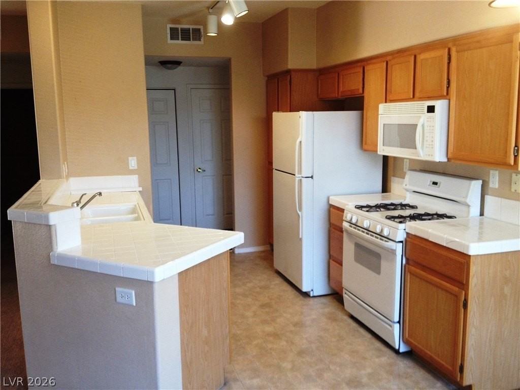 1050 E Cactus Ave #1101 - Photo 5 of 8