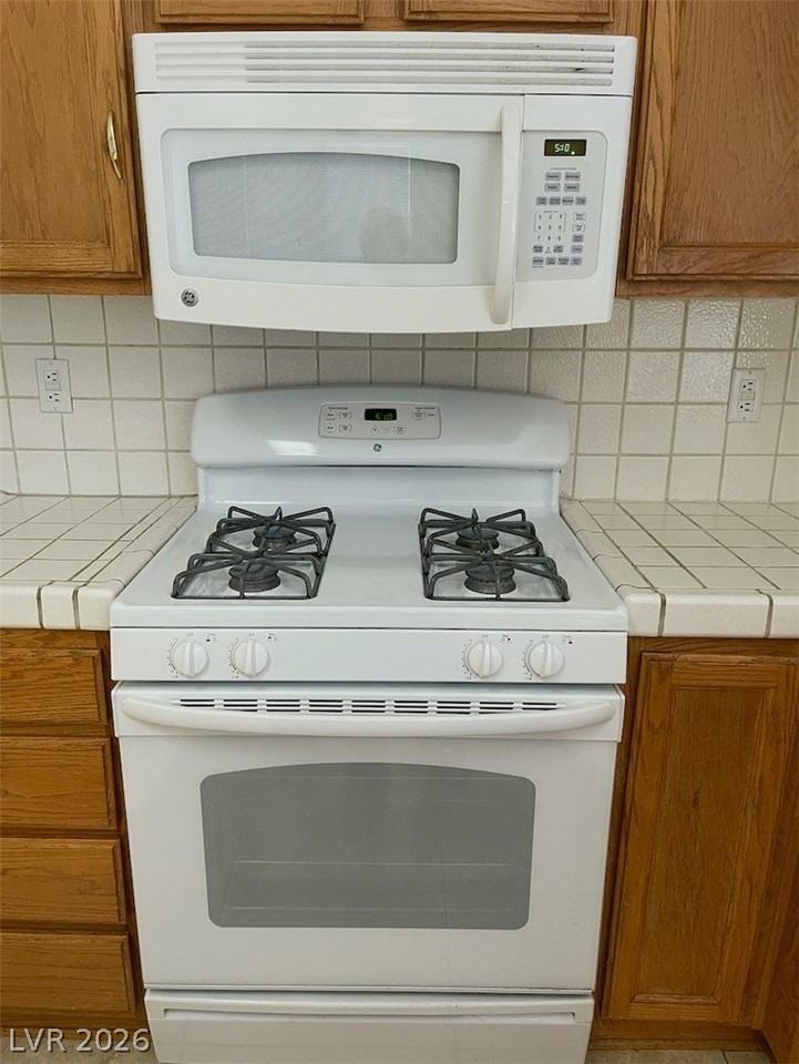 3496 Meridale Dr - Photo 4 of 34