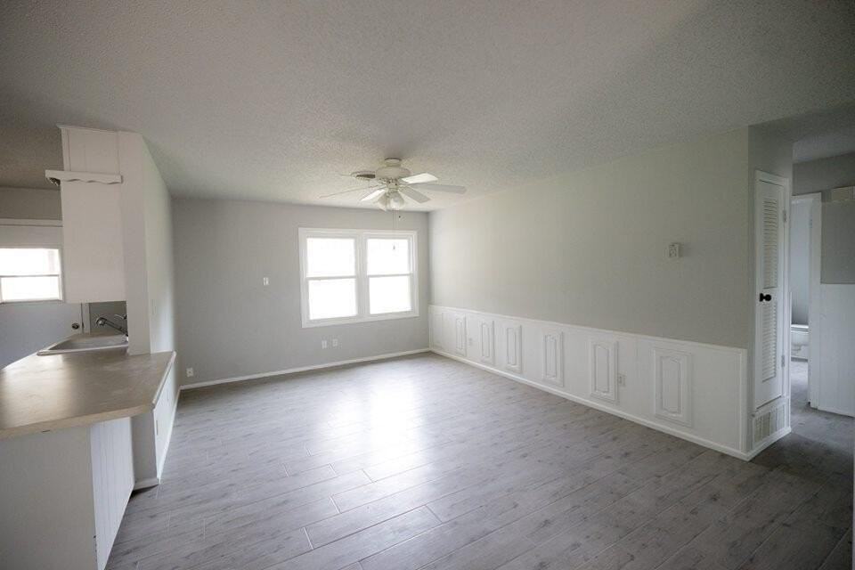 5402 48th St - Photo 2 of 11